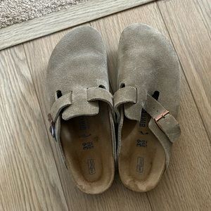 Birkenstock Boston clog in taupe